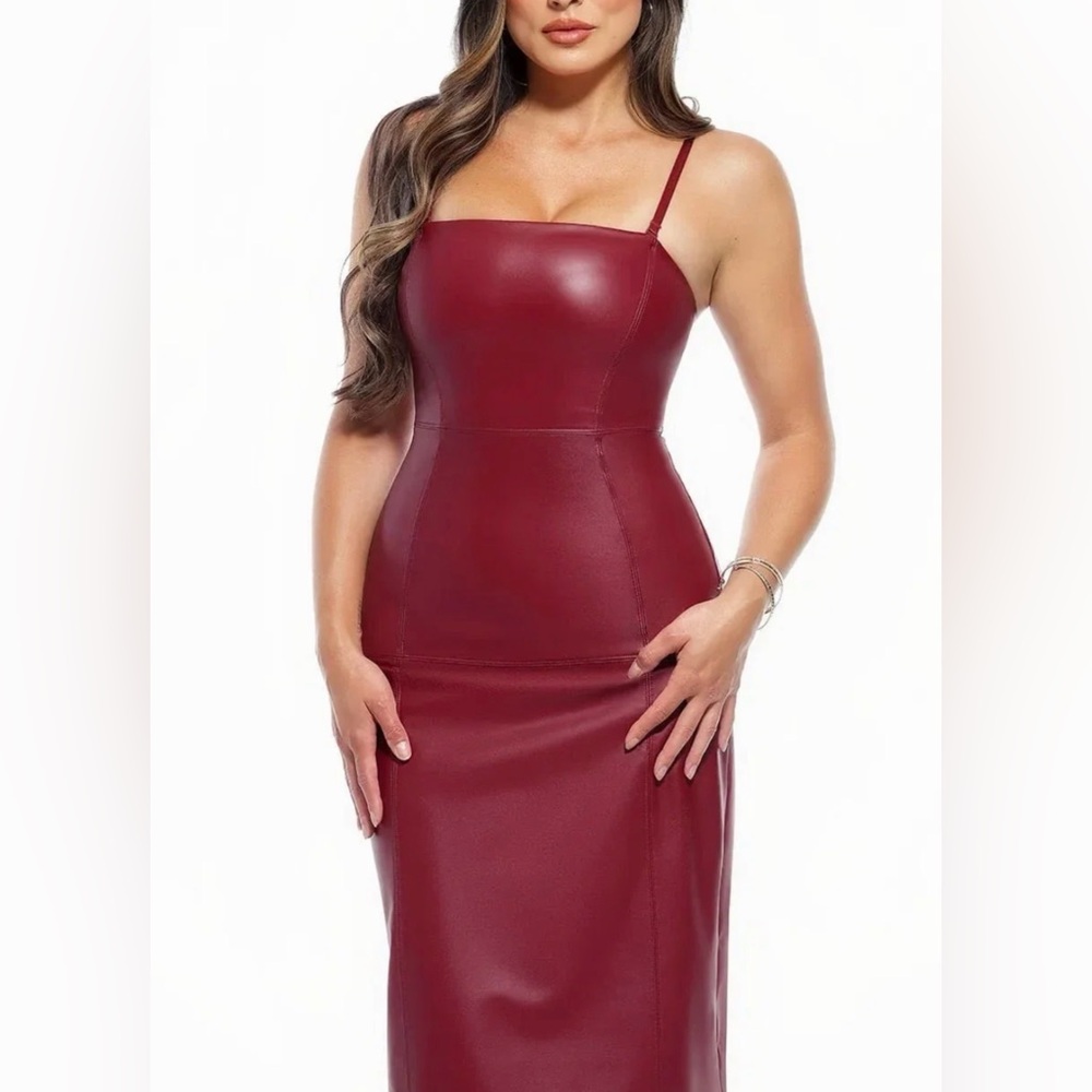 Elegant Burgundy Midi Dress